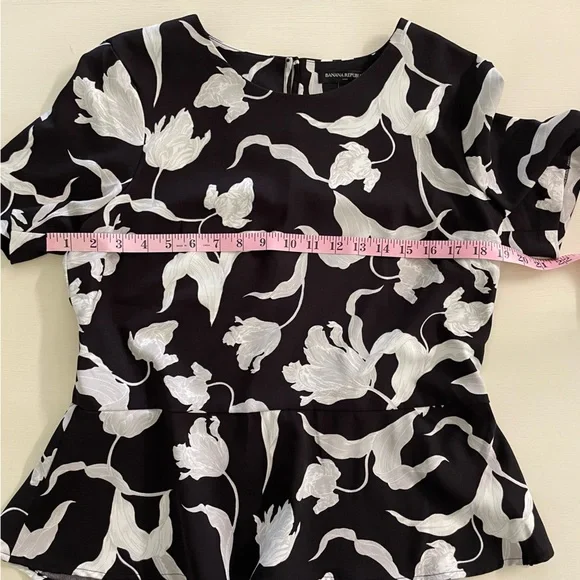 Banana Republic Peplum Short Sleeve Blouse - Picture 4 of 7